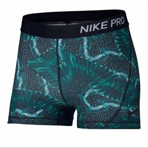 Nike Women's Pro Dri-FIT Feather Printed 3''Shorts